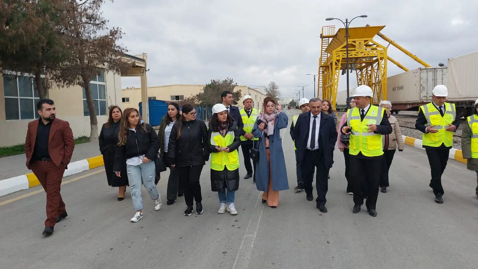 ÜST təmsilçiləri Hövsan Dəniz Limanının direktoru ilə görüşüb